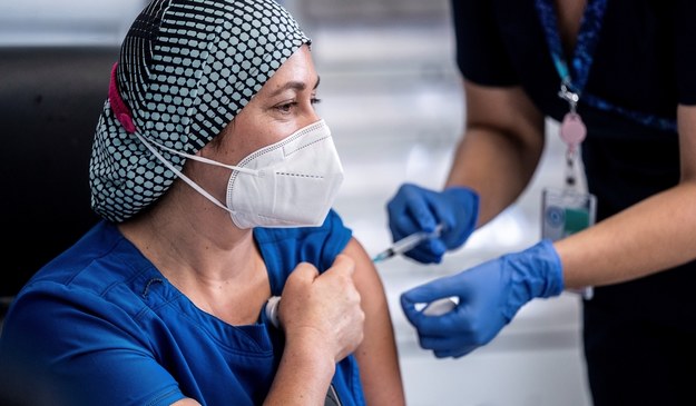 Francja zatwierdziła szczepionkę na Covid-19. Pierwsza partia trafi do kraju w sobotę
