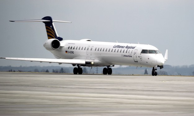 Lufthansa płaci części pilotów 15 tys. euro postojowego. Fala krytyki