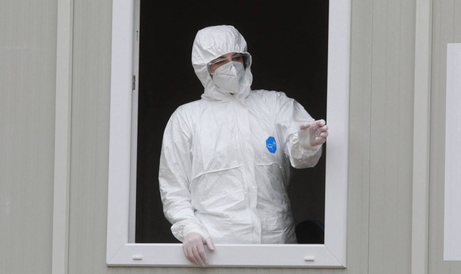 Przez 250 dni był zakażony koronawirusem. Mężczyzna zmarł