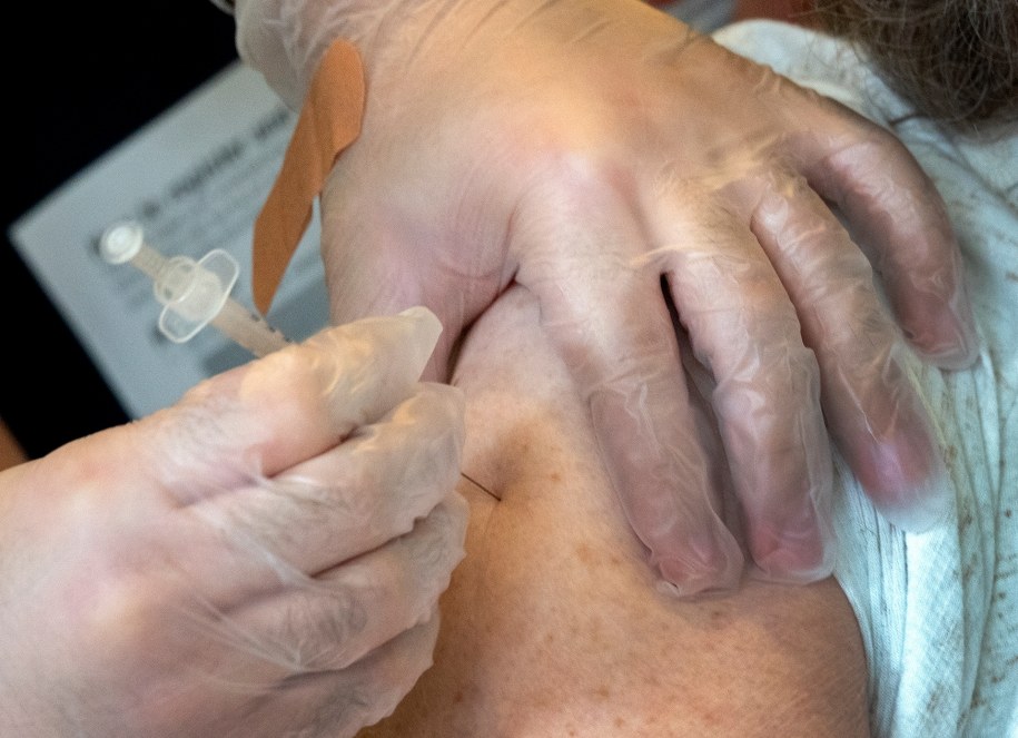 Czy szczepionki przeciw Covid-19 są bezpieczne? Jakie są przeciwwskazania do szczepień? [ODPOWIEDZI]