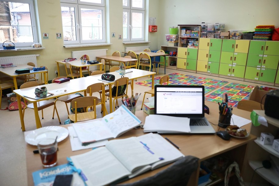 Ruszają ponowne testy nauczycieli na obecność koronawirusa