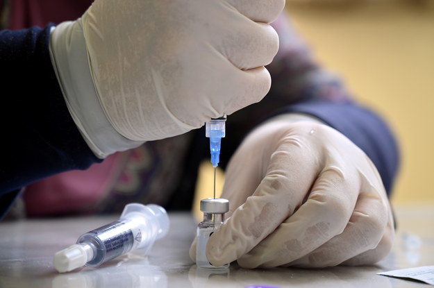 Problemy z dystrybucją szczepionki mogą występować jeszcze przez miesiąc