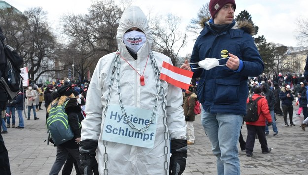 Tysiące osób protestowały w Wiedniu przeciwko restrykcjom