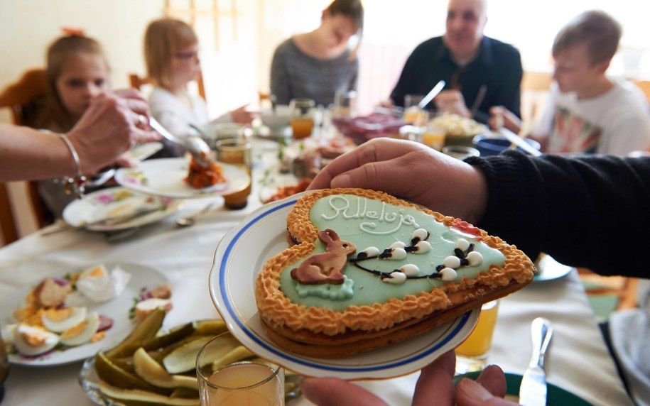Dietetyk ostrzega: Tradycyjne potrawy wielkanocne to "bomba białkowa"