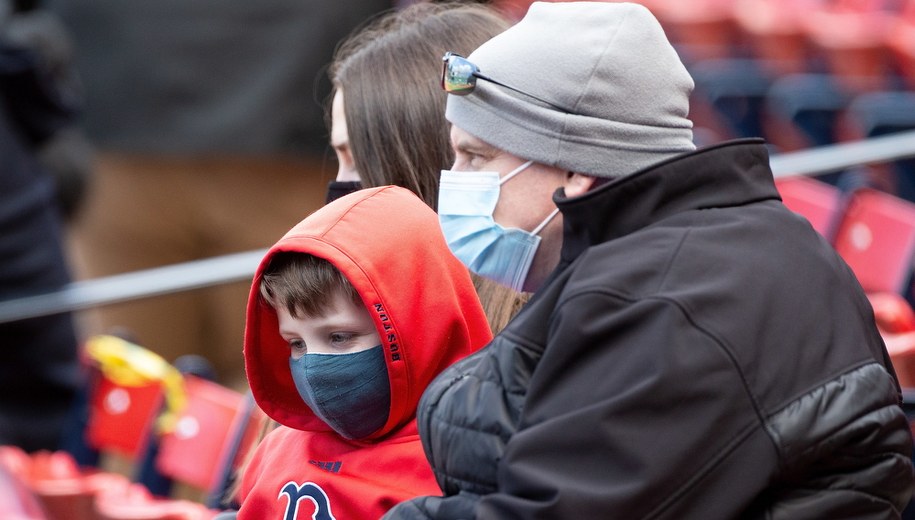 W niedzielę wystawiono prawie 3,8 tys. mandatów za brak maseczki