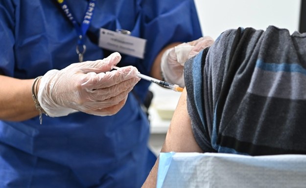 Zapisy na szczepienia dla 56-latków. Jak się zarejestrować?