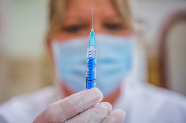 Ruszyły zapisy na szczepienia przeciw Covid-19 dla 55-latków