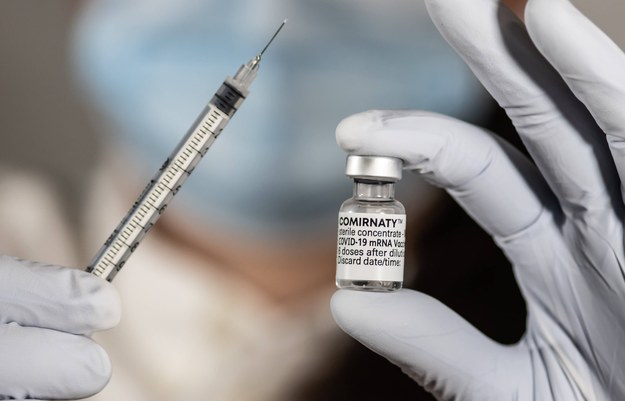 W poniedziałek do Polski trafi 870 tys. dawek szczepionki Pfizera
