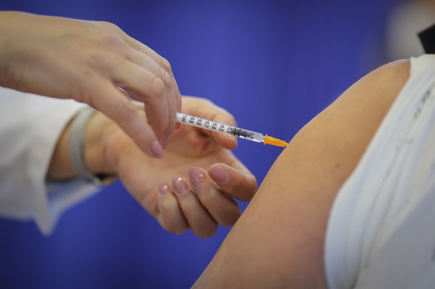 Wkrótce ruszą szczepienia 16- i 17-latków. Co już wiemy?