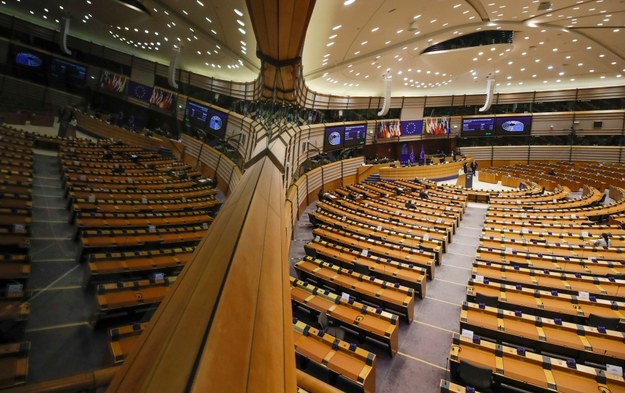 PE chce kontroli krajowych planów odbudowy. Europosłowie PiS przeciwko