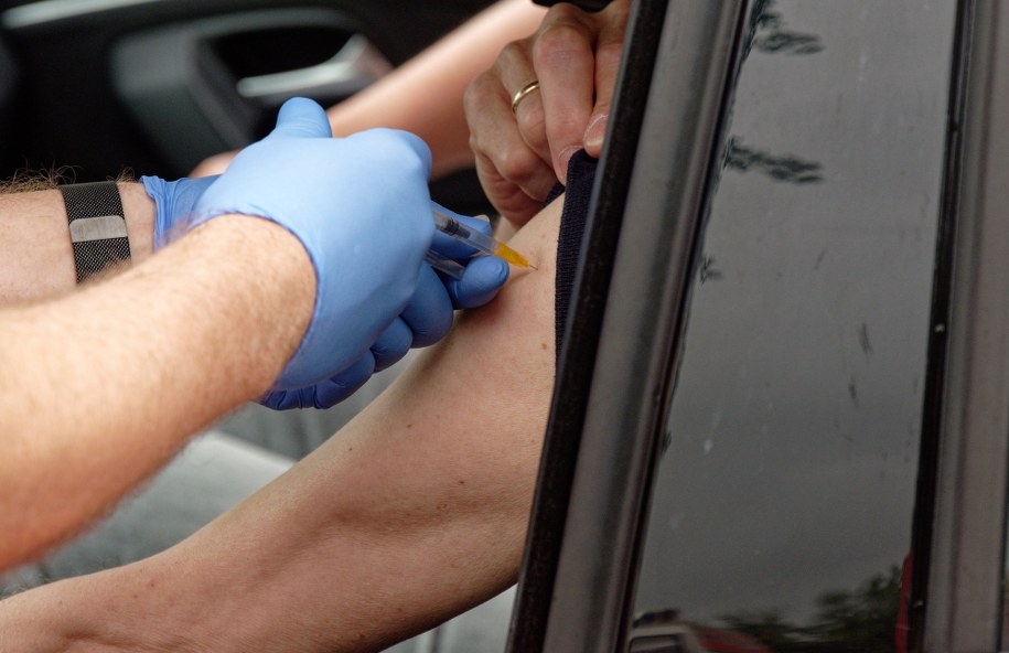 Szczepionka J&J skuteczna przeciwko różnym wariantom koronawirusa