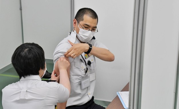"Koktajl przeciwciał" na łagodne objawy Covid-19. Japonia dopuści do obrotu lek
