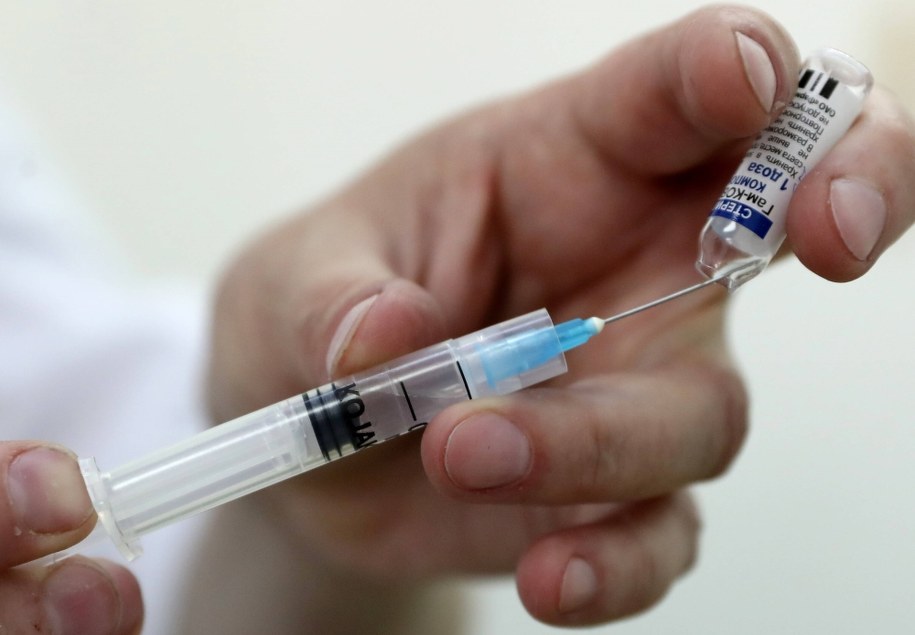 Nie szczepisz się, nie dostajesz pieniędzy. W Rosji będą zawieszać pracowników