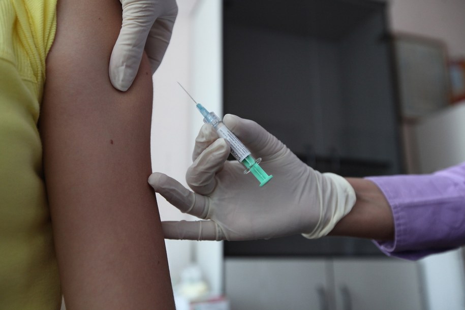 EMA dopuściła preparat Moderny do szczepienia nastolatków