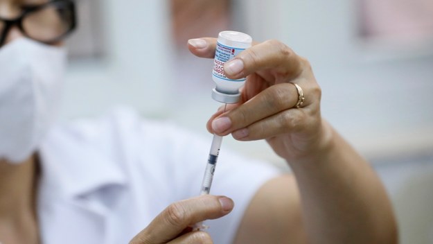 Firmy i instytucje w USA zaczęły wymagać obowiązkowych szczepień przeciw Covid-19