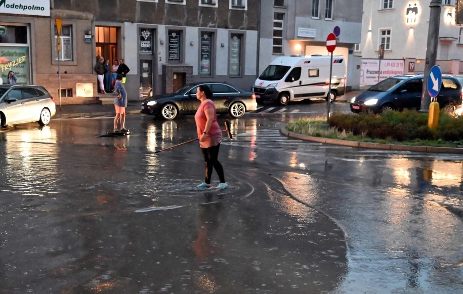 Alert RCB. Burze i grad w kilku regionach Polski