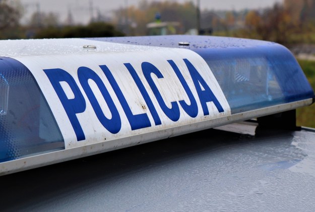 Auto dachowało na obwodnicy Wrocławia. Jedna osoba została ranna, a druga zniknęła