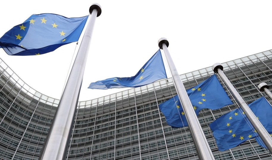 Pandora Papers. KE: Walka z unikaniem podatków ważniejsza teraz niż kiedykolwiek