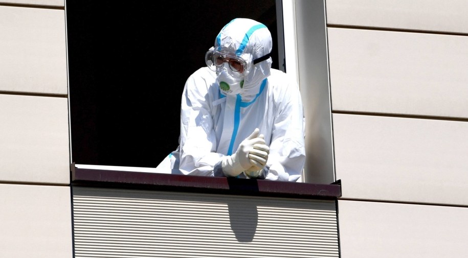 46 zgonów z powodu Covid-19. Coraz więcej pacjentów pod respiratorami