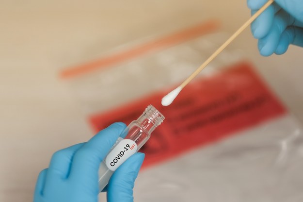 Prawie 45 tysięcy osób otrzymało błędne wyniki testów na koronawirusa