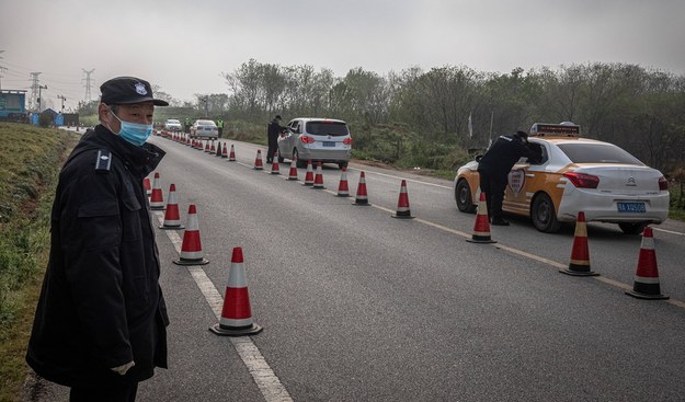 Wuhan: Zabił siedem osób i skoczył z mostu. Policja poszukuje 39-latka