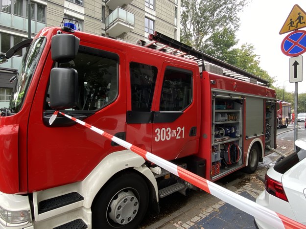 Pożar w wieżowcu we Wrocławiu. Zginął mężczyzna, sto osób ewakuowanych