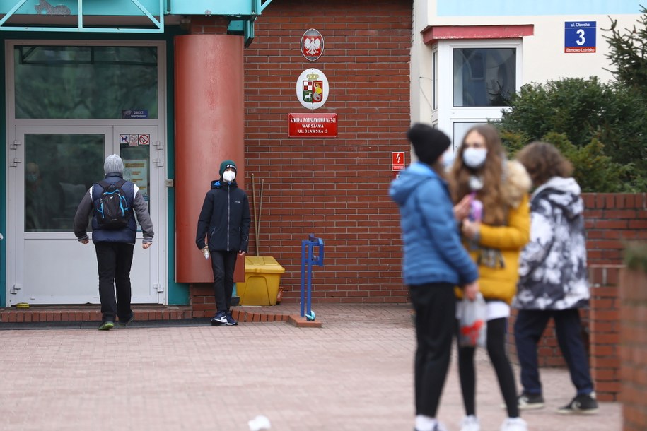 Ograniczenia epidemiczne. Część przepisów zmieniono