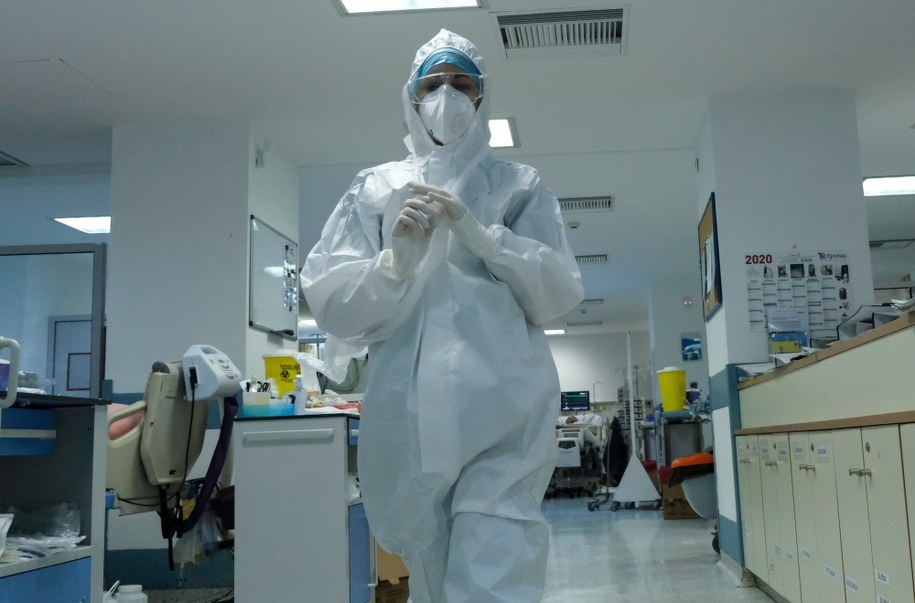 463 zgony na Covid-19. Rekord zakażeń IV fali koronawirusa