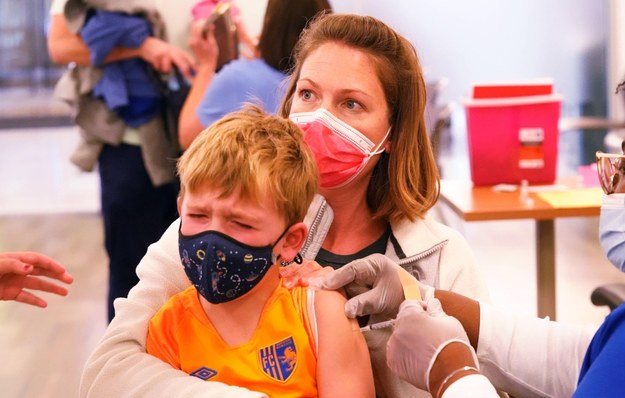 Pediatrzy: Już w przyszłym tygodniu mogą ruszyć szczepienia przeciw Covid-19 dzieci powyżej 5. roku życia