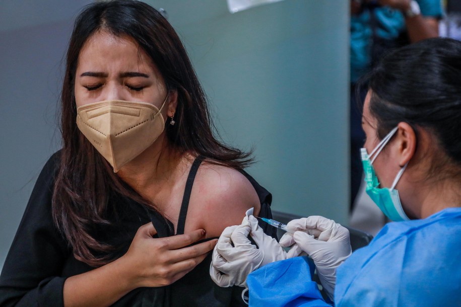 BioNTech rozpoczyna badania nad szczepionką na wariant wirusa Omikron