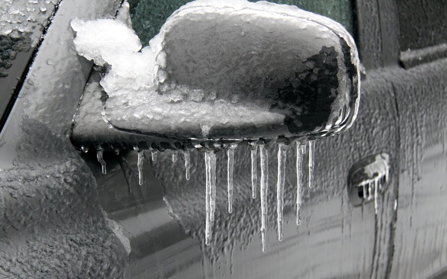 Śnieżyce i oblodzenia. Alerty pogodowe w całym kraju