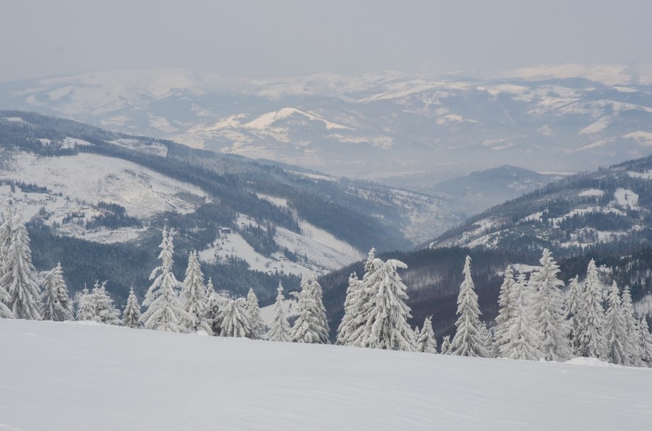 Trudne warunki na szlakach w Beskidach