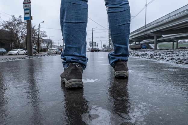 Gołoledź i gęsta mgła - ostrzeżenia IMGW