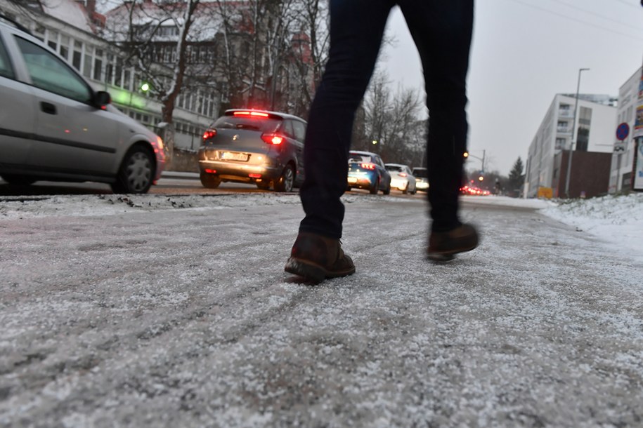 Uwaga oblodzenie! IMGW wydał ostrzeżenie dla 7 województw