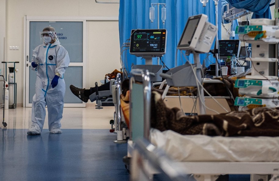 Lekarze przed V falą epidemii: Warto przemyśleć zasady kwarantanny