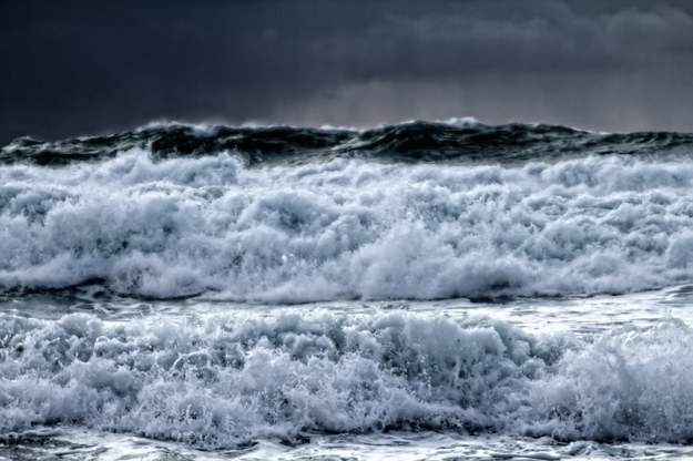 Tsunami w Japonii. Wywołał je wybuch podwodnego wulkanu