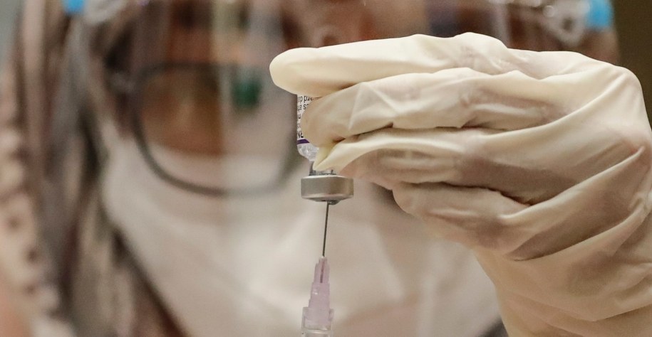 Izrael będzie podawał czwartą dawkę przeciw Covid-19, mimo wyników niektórych badań