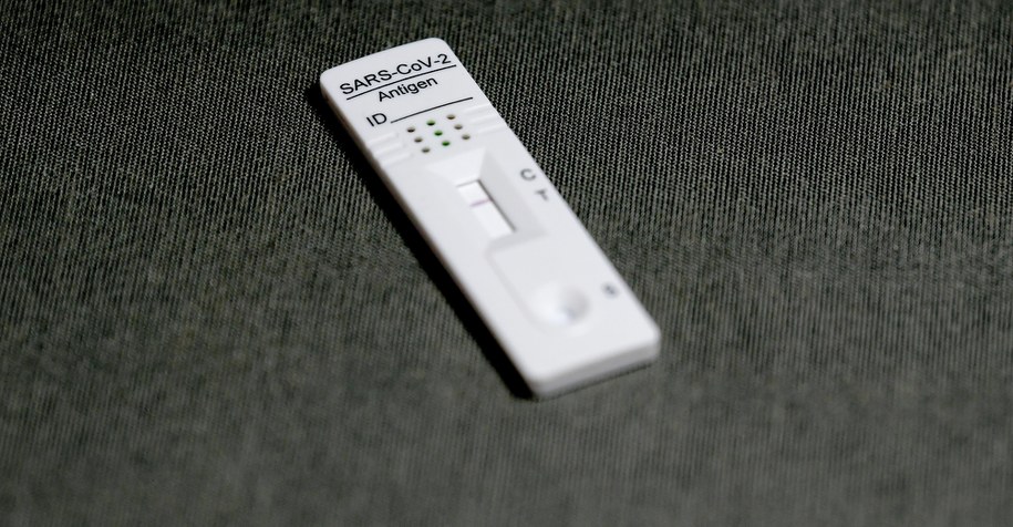 Co trzeci test na Covid-19 może być poza systemem sanepidu
