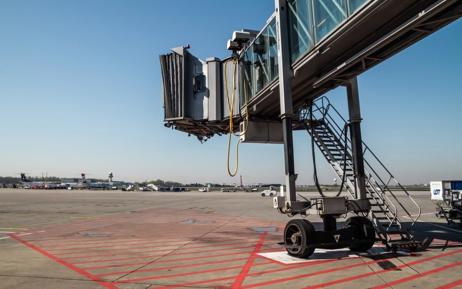 167 kontrolerów ruchu lotniczego odmówiło przyjęcia nowych warunków pracy i płacy