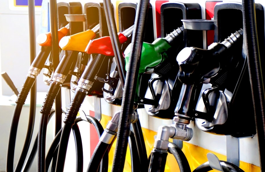 Czechy wdrażają własną tarczę antyinflacyjną. Obniżają akcyzę na paliwa