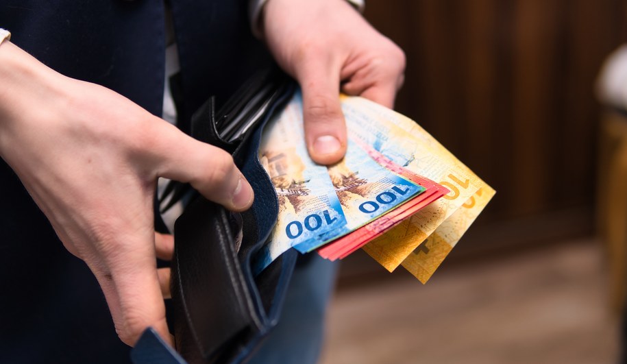 UBS: Era ujemnych stóp procentowych w Szwajcarii zakończy się w 2023 roku