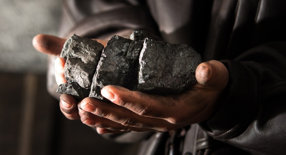 Kłopoty z dodatkiem węglowym. Rozporządzenia nie ma, ale niektóre samorządy sobie poradziły