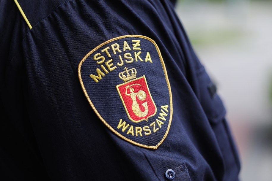 "Zrobiło mu się gorąco, więc się rozebrał". Nagi mężczyzna spacerował po Warszawie