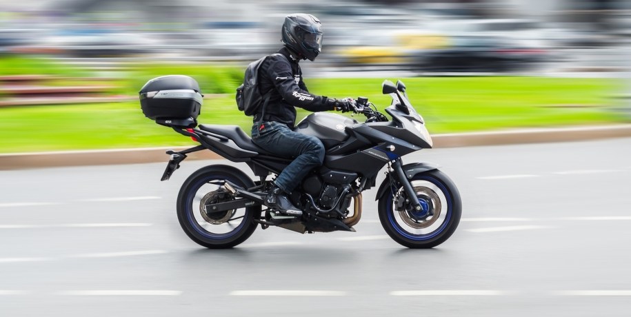 Warszawa: 16-latek wjechał motocyklem w matkę z dwójką dzieci