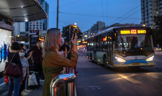 Kierowcy autobusów w Pekinie mają nosić bransoletki monitorujące ich stan emocjonalny