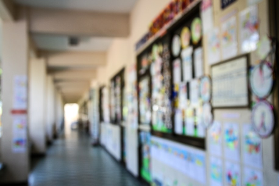 Ewakuacja szkoły podstawowej w Tychach. Część uczniów zasłabła