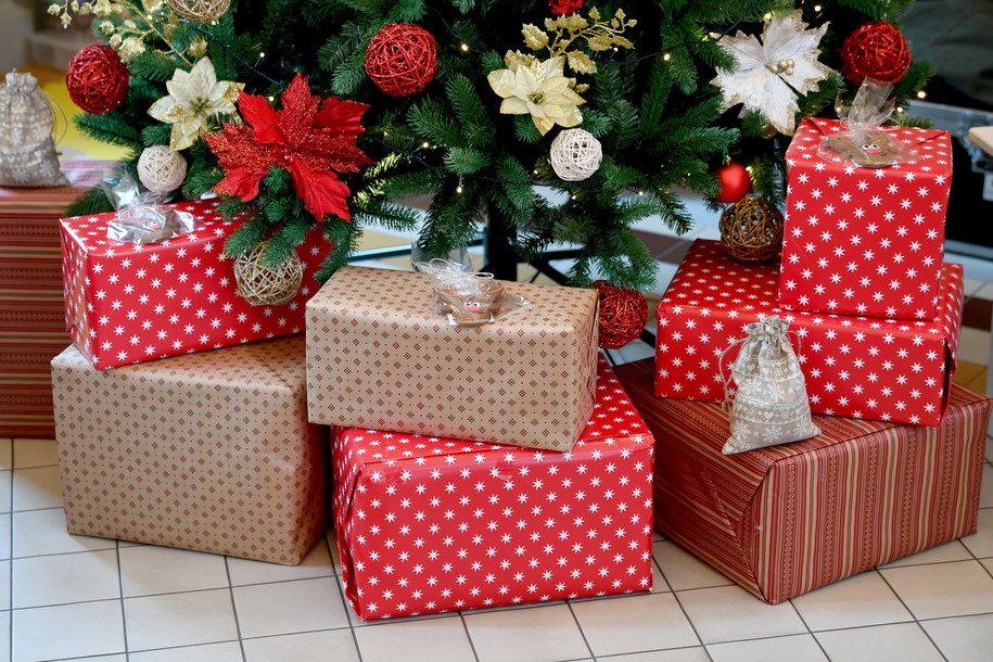 Tańsze prezenty i mniej podróży. Jak będą wyglądać święta w czasach inflacji?