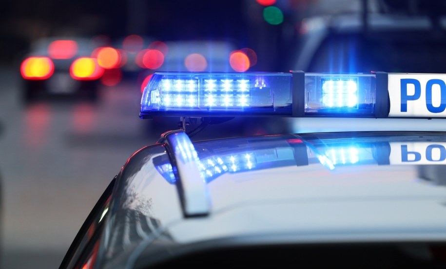 Policyjny pościg w Gdańsku. 25-latek zderzył się z radiowozem i sygnalizatorem