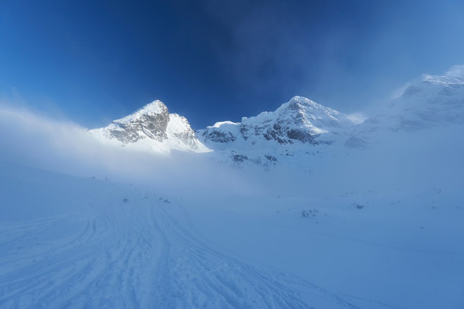 Turystka utknęła pod szczytem Świnicy. Nocna akcja TOPR