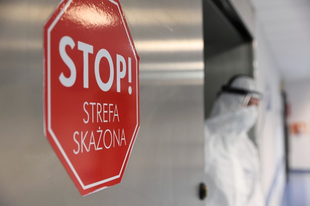 Niemal 5 tys. nowych zakażeń koronawirusem w Polsce